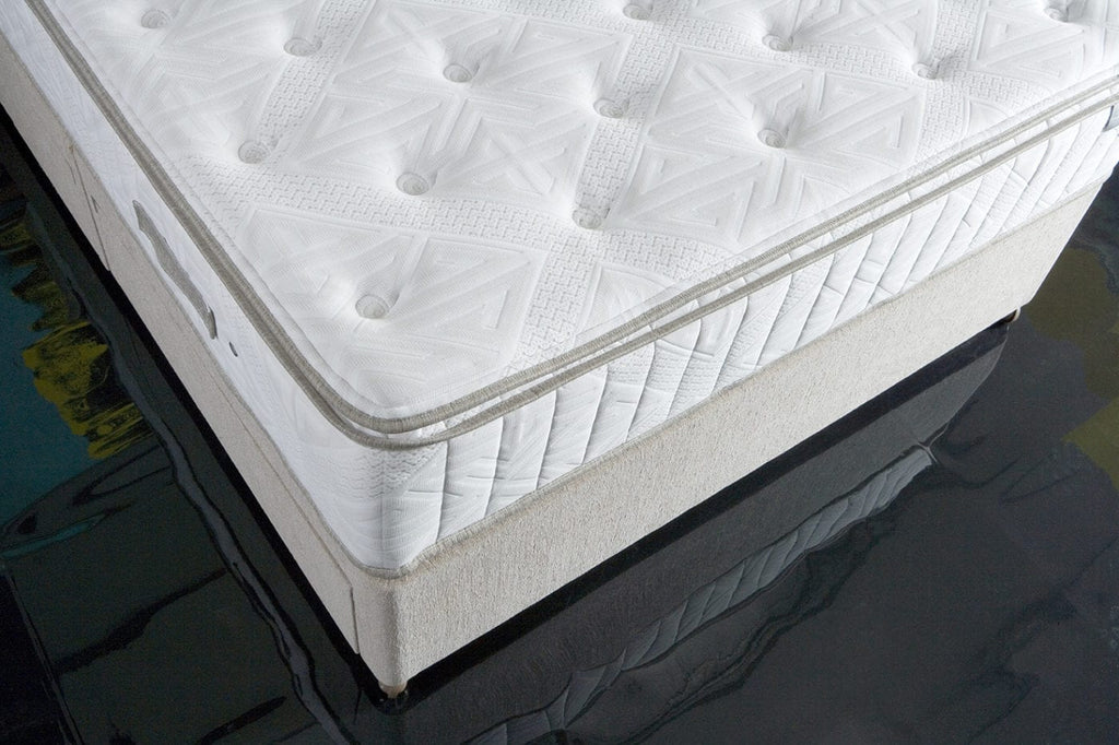 Image of the corner of the King Koil Boutique Sleep mattress